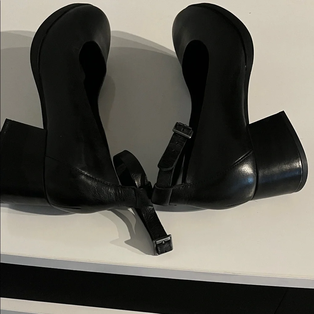 Kork-Ease Classic Black‎ Ankle Strap Heels. Size 8